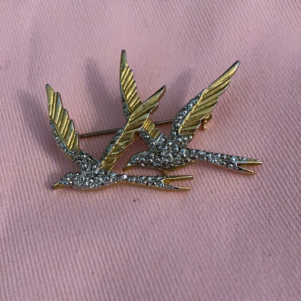 Vintage Michelle Lynn bird pin